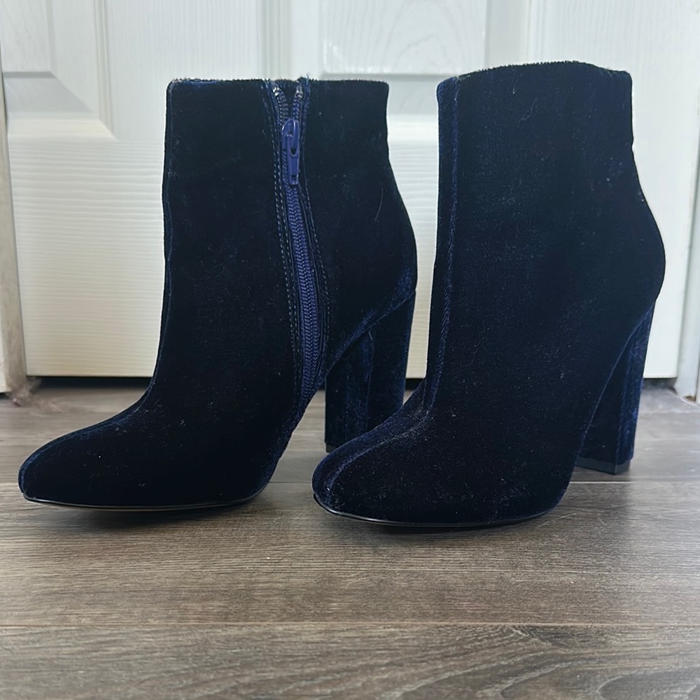Maiden Lane Elegant Blue Velvet Ankle Booties